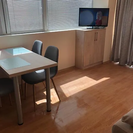 първа линия лазур Apartament Pomorie
