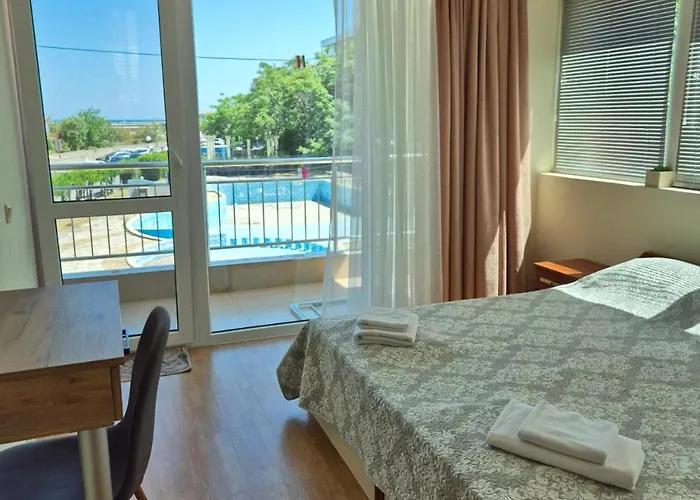 първа линия лазур * Поморие